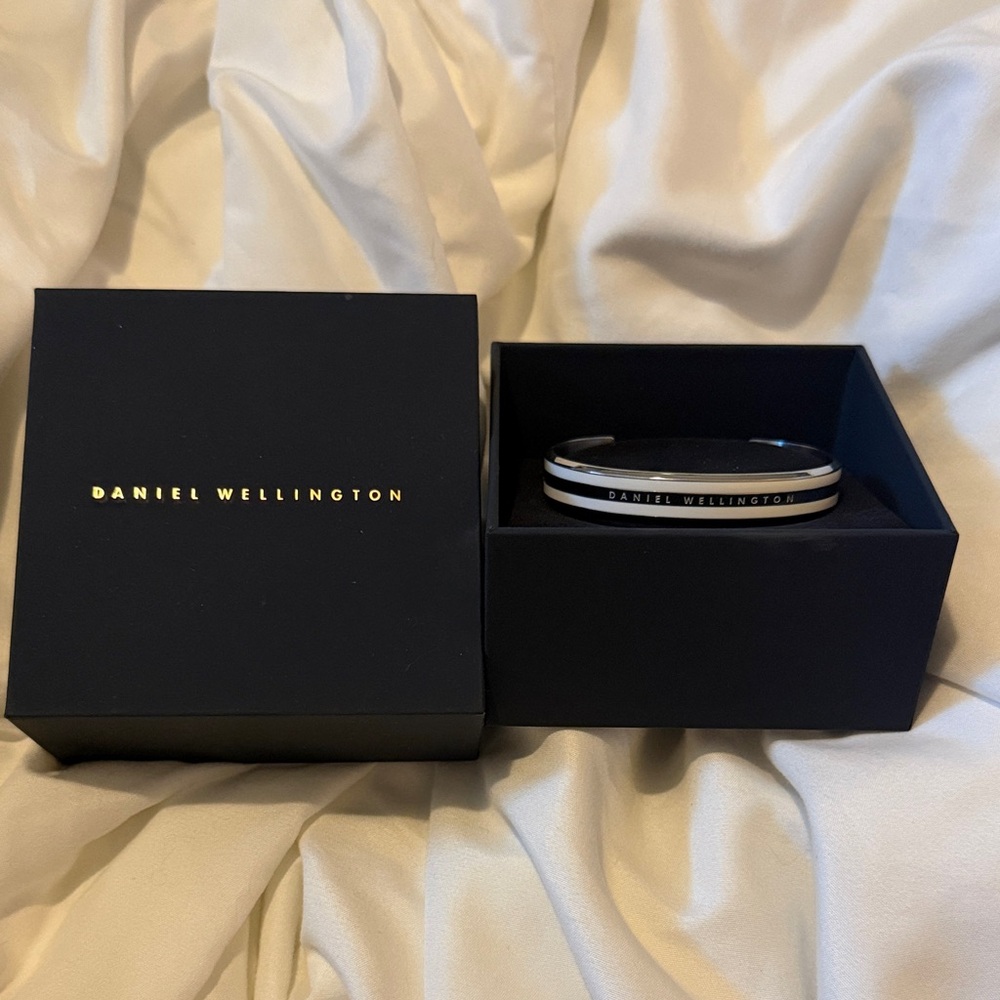Daniel Wellington Men's Black and Silver Bracelet